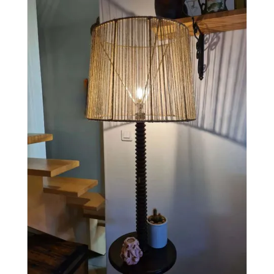 Lampadaire vis de pressoir et jute