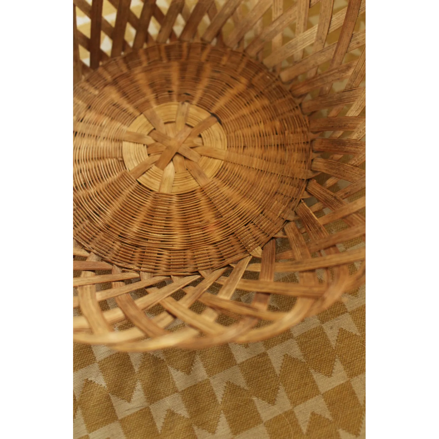 Corbeille ajourée ronde vannerie vintage