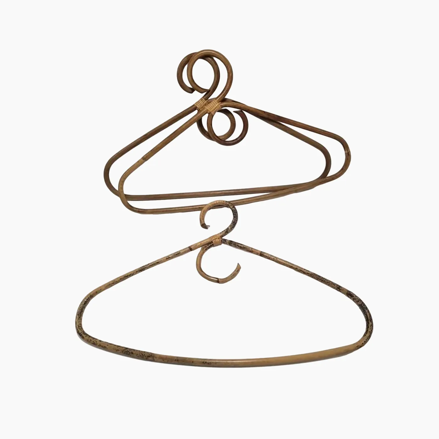 Lot de 3 cintres en rotin