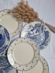Assiettes plates bleues vintage