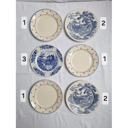 Assiettes plates bleues vintage
