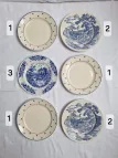 Assiettes plates bleues vintage