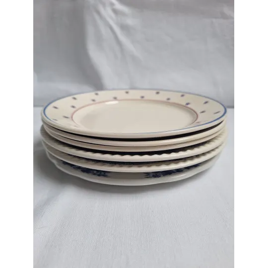 Assiettes plates bleues vintage