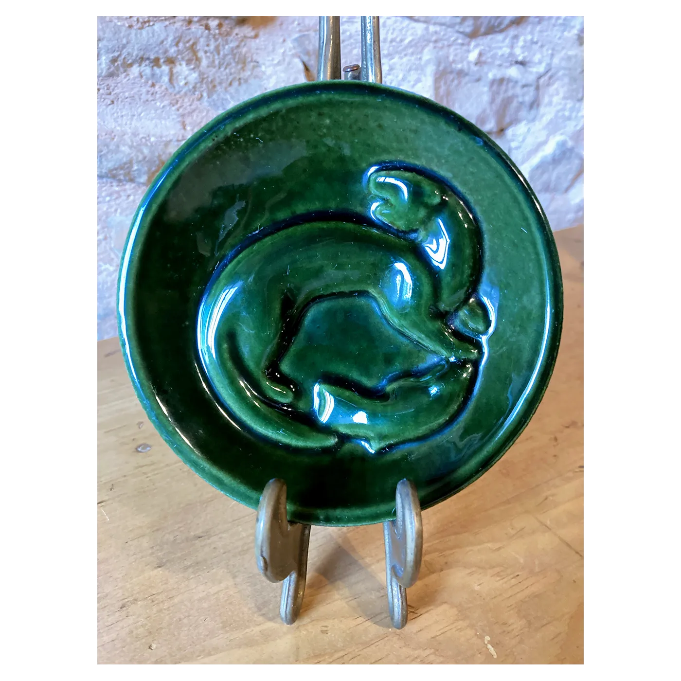 Vide-poche ou cendrier avec loutre et poisson en fonte émaillée, Finlande