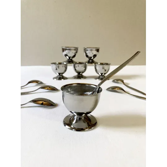 Service coquetiers en inox par Guy Degrenne