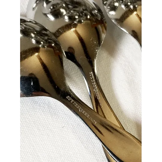 Service coquetiers en inox par Guy Degrenne