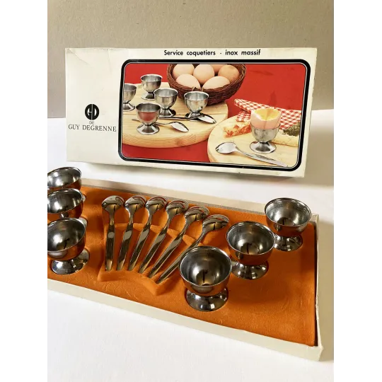 Service coquetiers en inox par Guy Degrenne