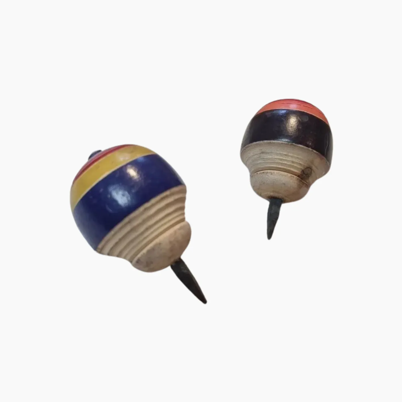 Duo d'anciennes toupies