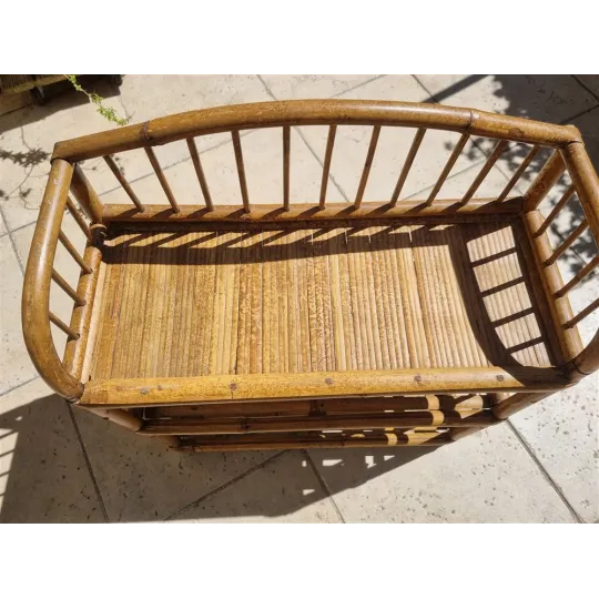 Étagère en bambou