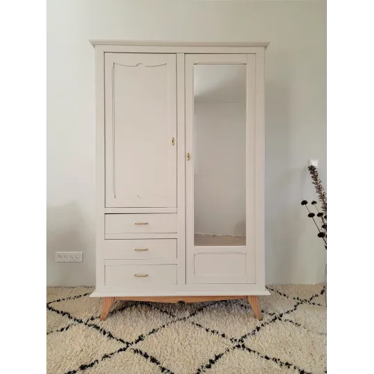 armoire vintage beige pieds compas miroir tiroir étagères penderie