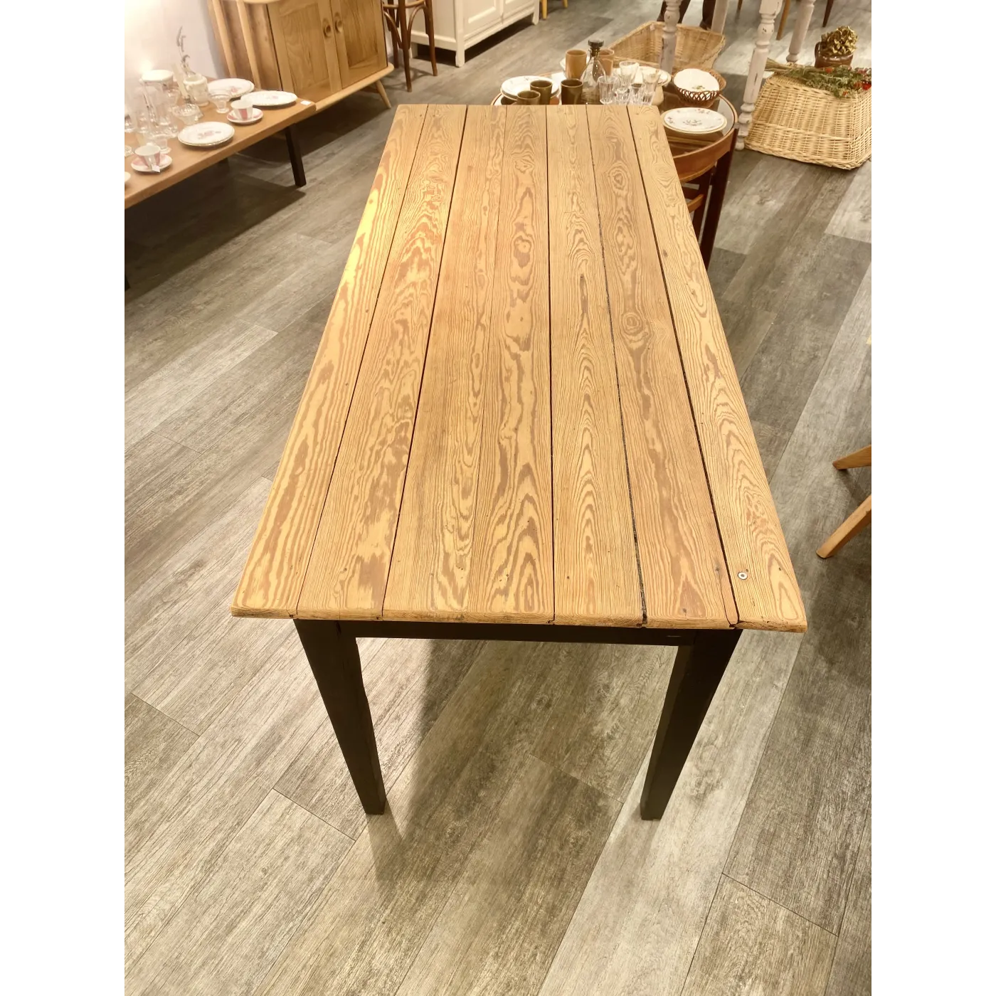 Table de ferme piètement noir