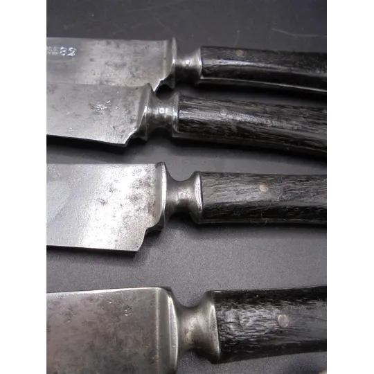 4 anciens couteaux