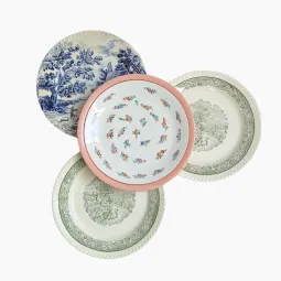 Assiettes plates vintage vert bleu rose