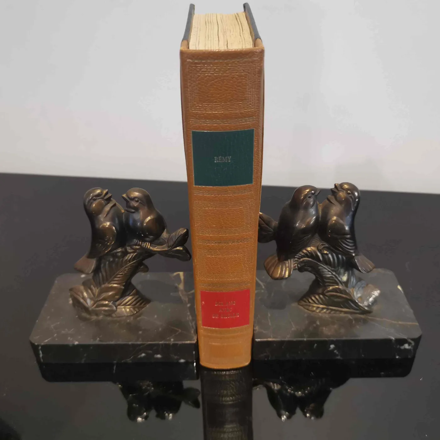 Serre livres oiseaux avec socle en marbre